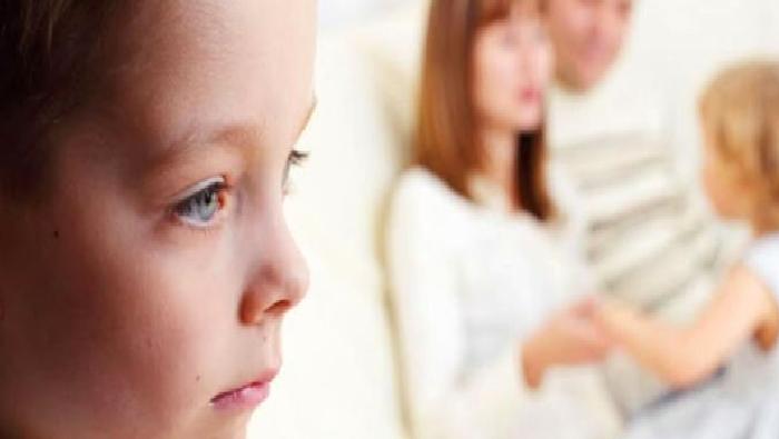 Kardeş Kıskançlığının Sebebi Kim?