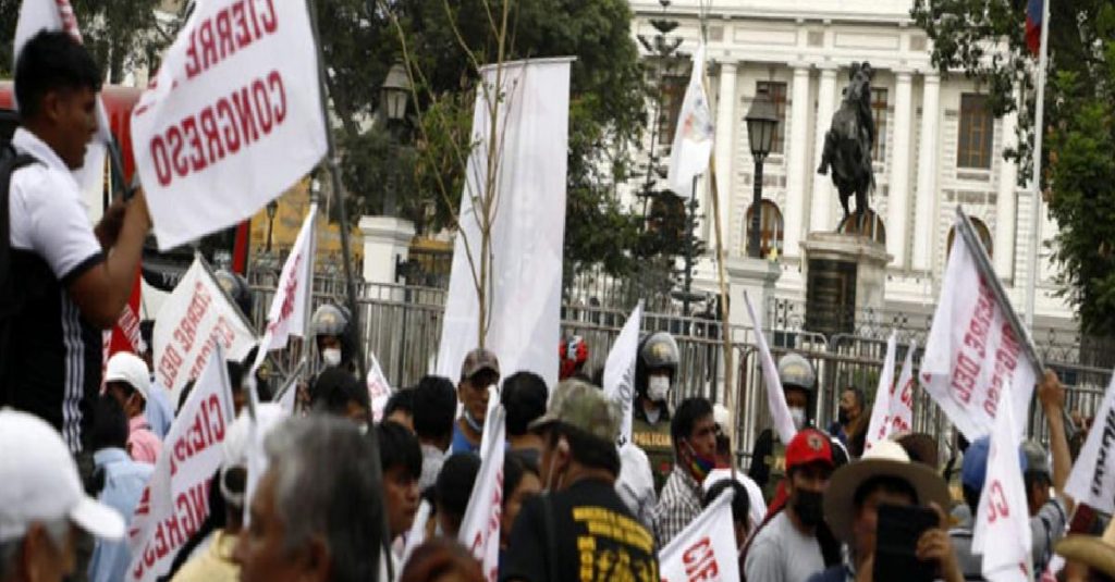 Peru’da enflasyon protestolarına karşı sokağa çıkma yasağı