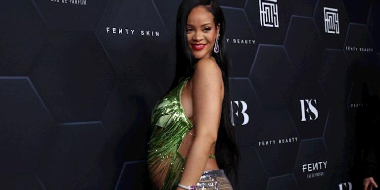 RIHANNA’NIN YÜKSEK MODA HAMİLE STİLİ