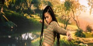 STRADIVARIUS, YENİ LOGOSUYLA İMAJINI GÜNCELLİYOR