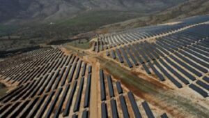 Yunanistan, Avrupa’nın en büyük çift yüzeyli güneş çiftliğinin açılışını yaptı