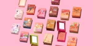 BENEFIT’IN YENİ WANDERLUST ALLIK KOLEKSİYONUYLA, RENGARENK DÜNYALARA AÇILIN