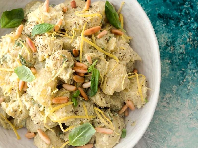 Pesto Soslu Taze Patates Salatası Nasıl Yapılır?