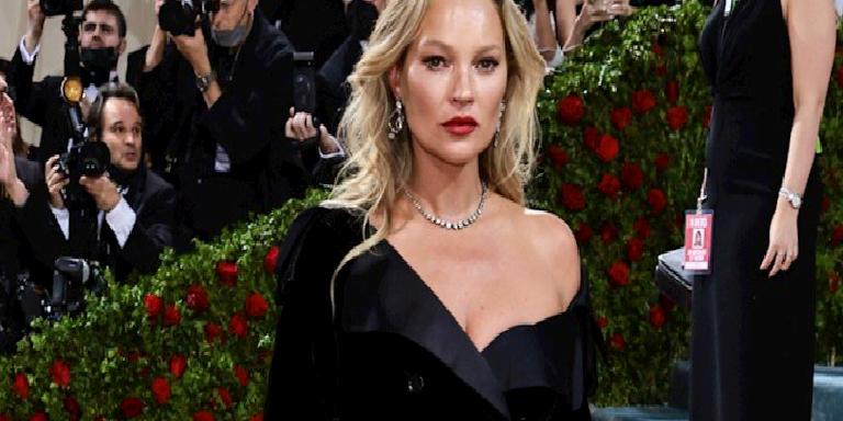KATE MOSS, GÜZELLİK VE SAĞLIK MARKASI KURUYOR