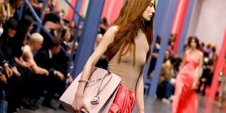 MİLANO MODA HAFTASI: FENDI İLKBAHAR-YAZ 2023 DEFİLESİ