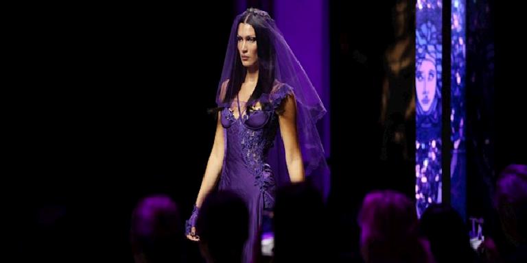 MİLANO MODA HAFTASI: VERSACE İLKBAHAR-YAZ 2023 DEFİLESİ
