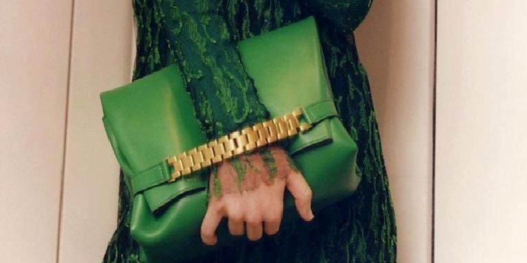 VICTORIA BECKHAM, YENİDEN ÇANTA TASARLIYOR