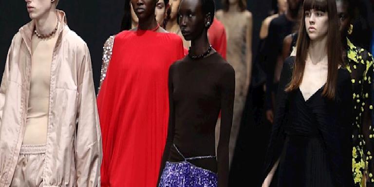 CANLI YAYIN: VALENTINO İLKBAHAR-YAZ 2023 DEFİLESİ