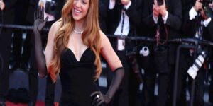 BURBERRY’NİN NOEL KAMPANYASININ YÜZÜ SHAKIRA