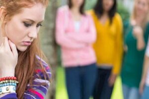 İçe Mi Dönük, Utangaç Mı?  Yoksa Sosyal Kaygı Mı Yaşıyor?