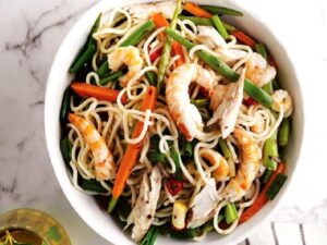Baharatlı Deniz Ürünü Ve Çin Eriştesi (Noodle) Nasıl Yapılır?
