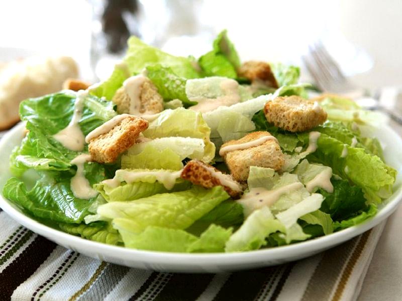 Ballı, Avakadolu Ve Ev Yapımı Mayonez Soslu Karışık Yeşil Salata Nasıl Yapılır?