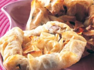 Fas Usulü Tavuklu Börek Nasıl Yapılır?