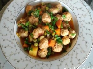 Güveçte Hindi Köfteli Bezelye Nasıl Yapılır?