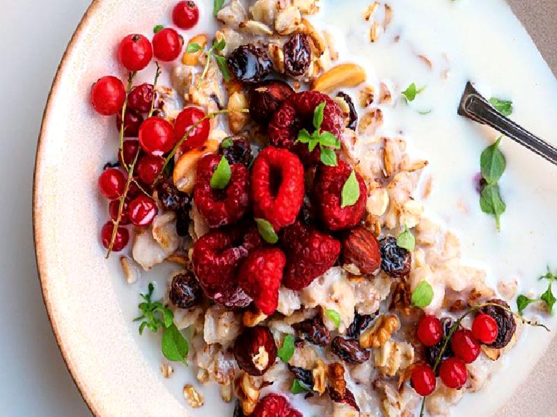 Kırmızı Meyveli Müsli Nasıl Yapılır?