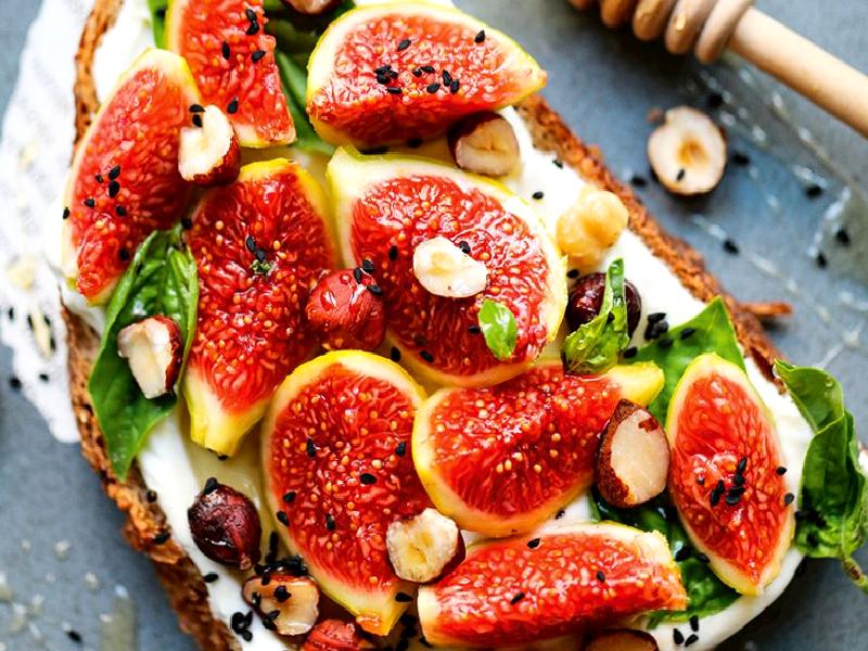 Labneli Ve İncirli Ekmek Üstü Nasıl Yapılır?