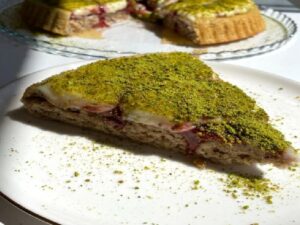 Meyve Soslu Tart Kek Nasıl Yapılır?