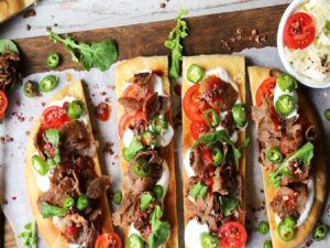 Pide Üstü Ev Döneri Nasıl Yapılır?