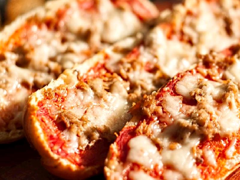 Salçalı Ekmek Kanepesi Nasıl Yapılır?