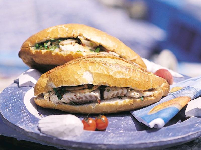 Soğanlı Balık Ekmek Nasıl Yapılır?