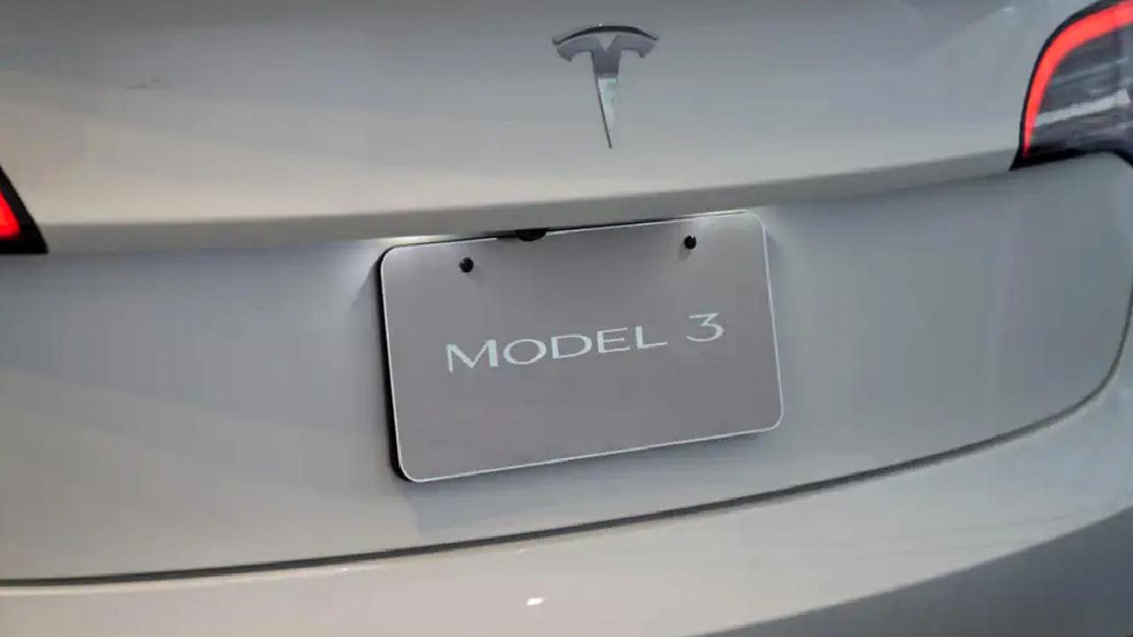 Bir garip Tesla vukuatı daha: “Fark etmeden” başka birinin Tesla Model 3’ünü çaldı.