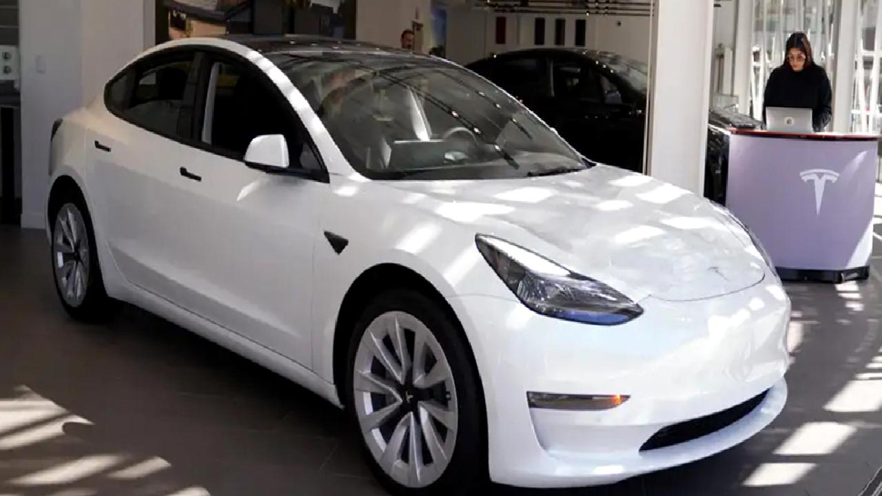 Hem hack’ledikleri Tesla’yı kazandılar, hem de küçük bir serveti…