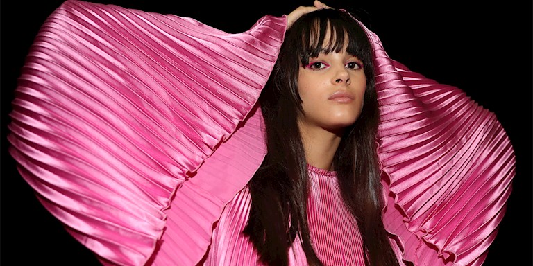 PÜRÜZSÜZ VE PARLAK SAÇLAR İÇİN BAKIM YAĞLARI