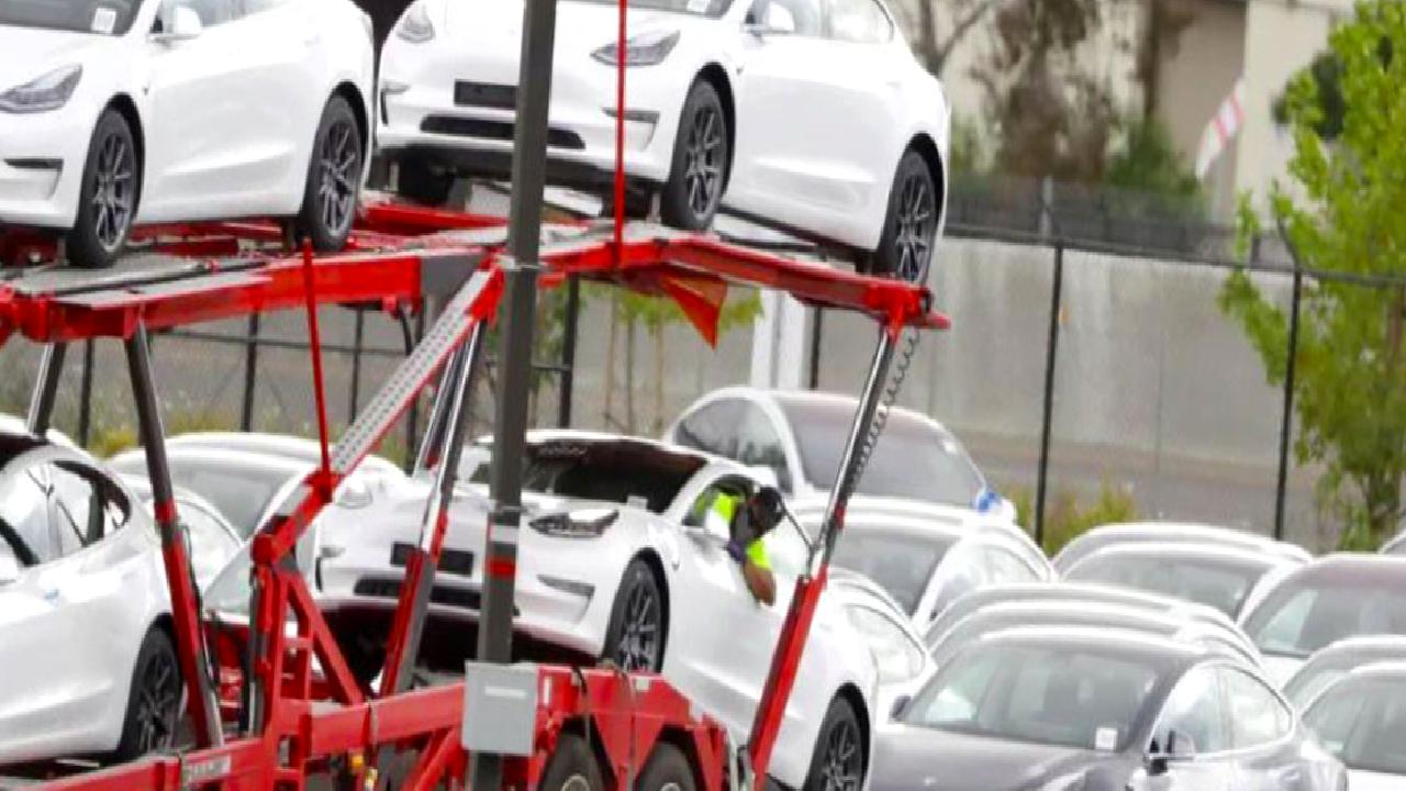 Tesla, 2023 yılında kırdığı yeni rekorla rakiplerine gözdağı verdi