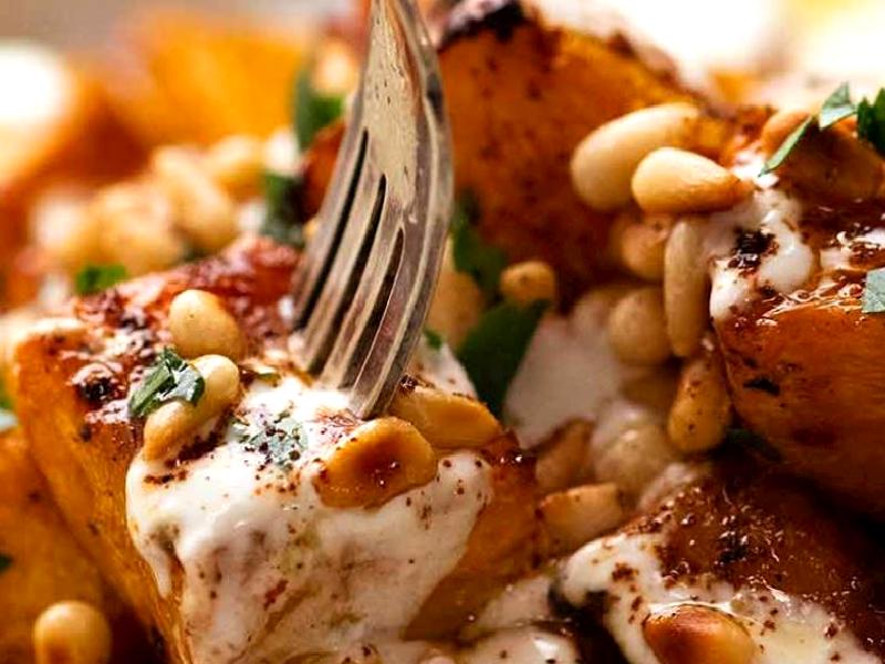 Yoğurtlu Çam Fıstıklı Fırında Bal Kabağı Nasıl Yapılır?