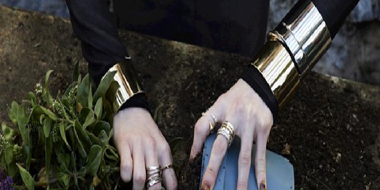 SAINT LAURENT İLK YÜKSEK MÜCEVHER KOLEKSİYONUNU SUNDU
