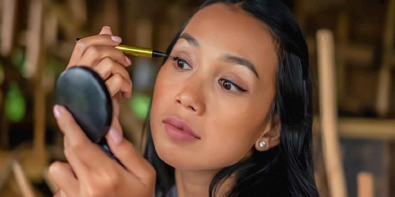 3 KOLAY TEKNİKLE EYELİNER NASIL SÜRÜLÜR?