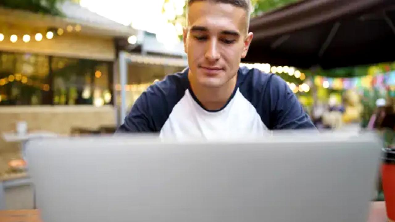 Bu ek iş yükseliyor: ChatGPT’yi öğrenmek saatte 100 dolar kazandırabilir