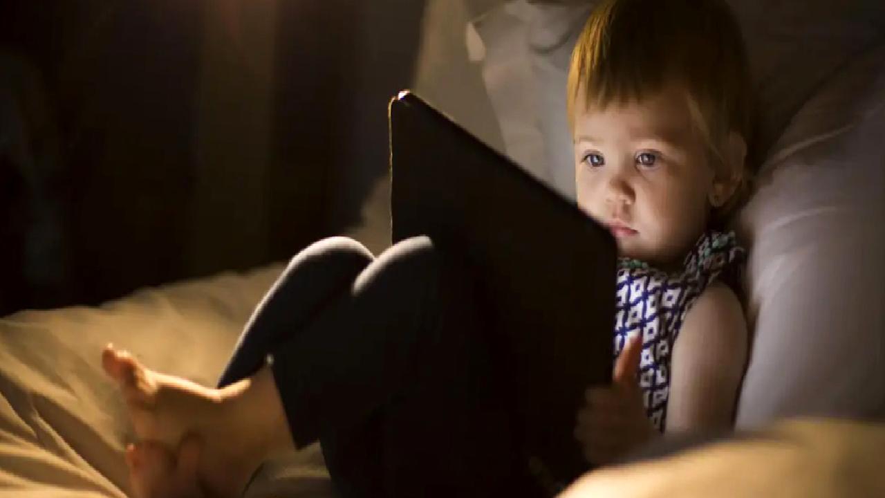 Apple, ekranı göze çok yakın tutmaya karşı yeni bir özellik sunuyor: iOS 17’nin Ekran Mesafesi nasıl çalışacak?