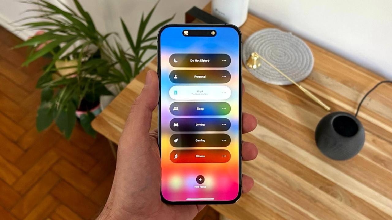 Katlanabilir iPhone’u bir an için unutun; “yuvarlanabilir” iPhone için hazırlanın
