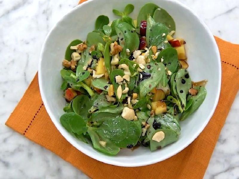 Semizotlu Ve Meyveli Salata Nasıl Yapılır?