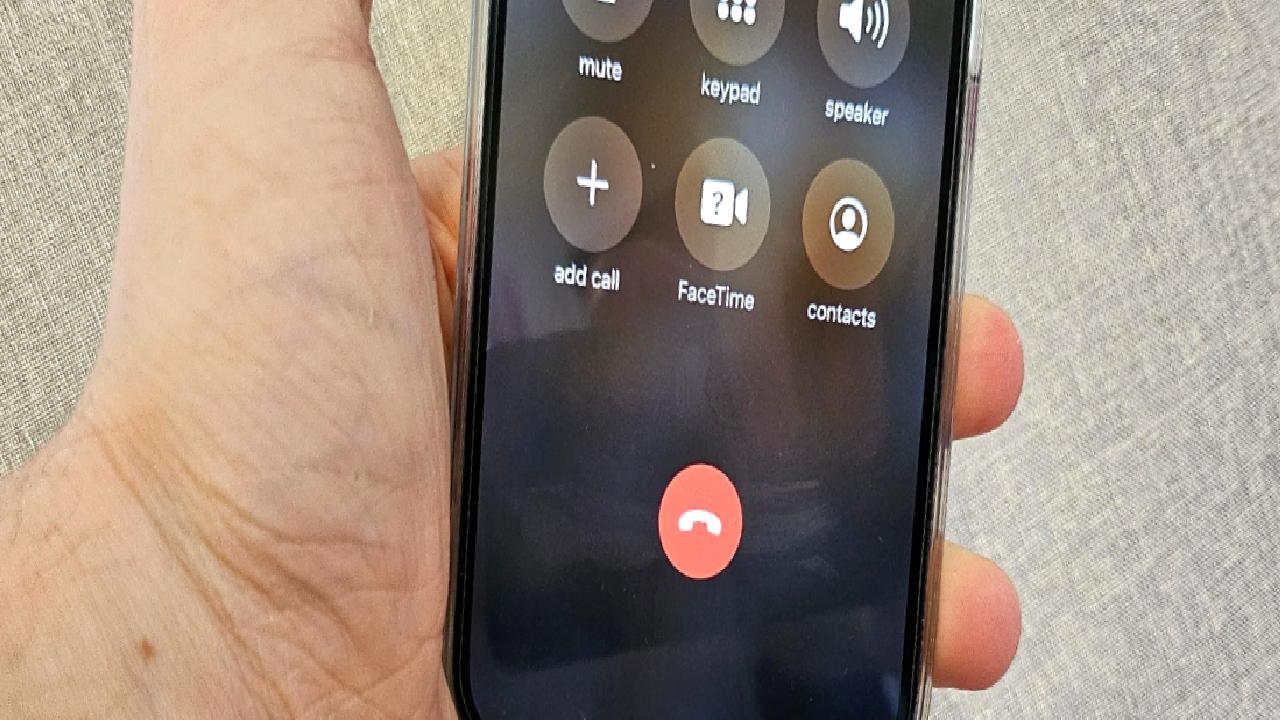 iOS 17’nin en çok tartışılacak yeniliği bu olabilir: Apple, çağrıyı bitirme düğmesini “cezalandırdı”