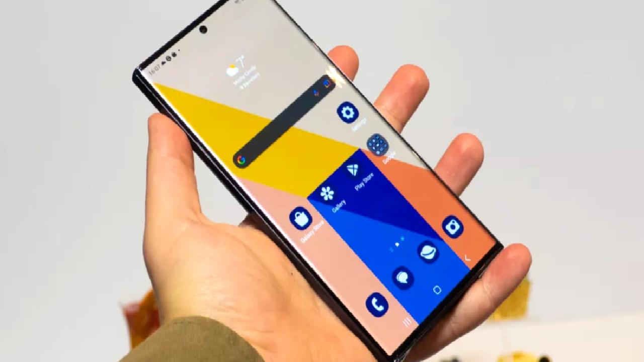 Resmi olmayan görseller, Galaxy S24 Ultra’yı iPhone 15 Ultra’nın yanında gösteriyor