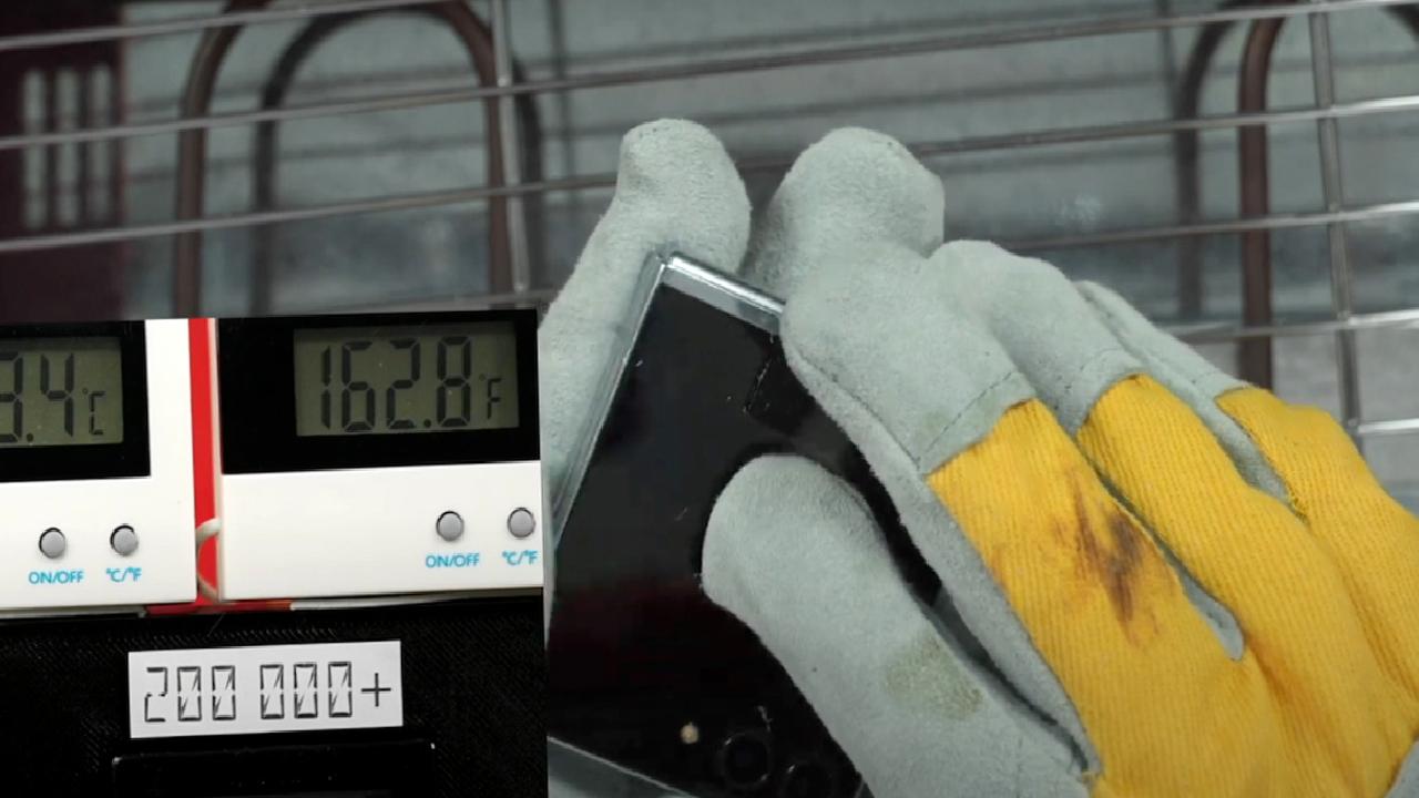 Samsung’un katlanabilir telefonu Galaxy Z Flip 5, yeni testlerde de ne kadar dayanıklı olduğunu kanıtlamaya devam ediyor