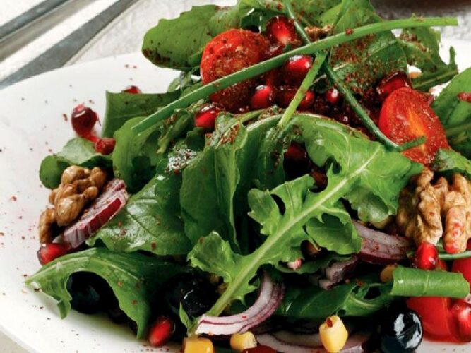 Narlı Roka Salatası Nasıl Yapılır?