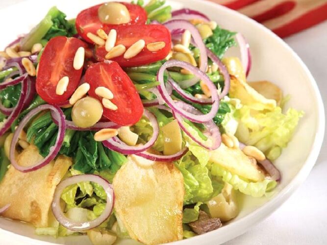 Yeşil Zeytinli Mevsim Salata Nasıl Yapılır?