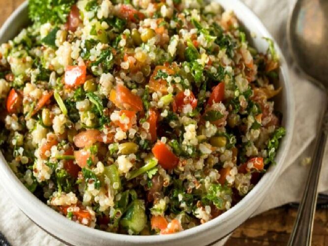 Kinoalı Tabule Salatası Nasıl Yapılır?