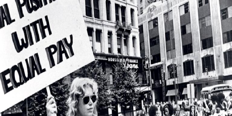 Moda Bir İleri, İki Geri Mi?