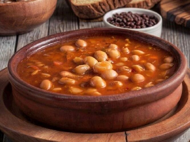 Güveçte Kıymalı Kuru Fasulye Nasıl Yapılır?