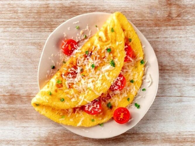 Domatesli Kaşarlı Omlet Nasıl Yapılır?