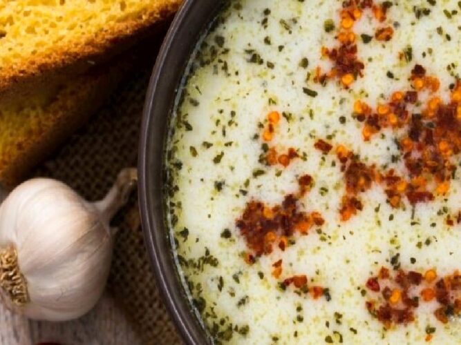 Sarımsaklı Yayla Çorbası Nasıl Yapılır?
