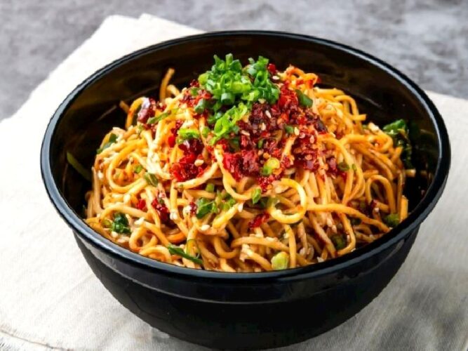 Acılı Noodle Tarifi Nasıl Yapılır?