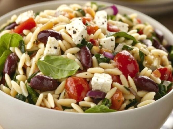 Arpa Şehriye Salatası Nasıl Yapılır?
