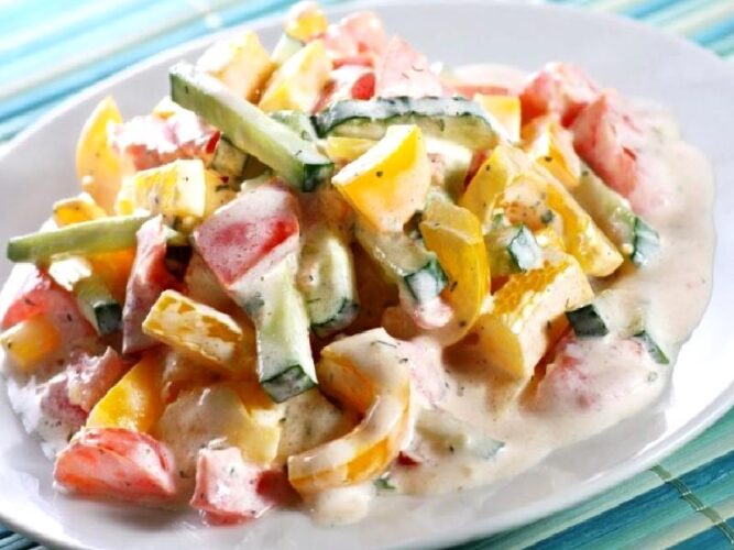 Renkli Biber Salatası Nasıl Yapılır?