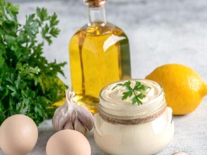 Sarımsaklı Mayonez Tarifi Nasıl Yapılır?