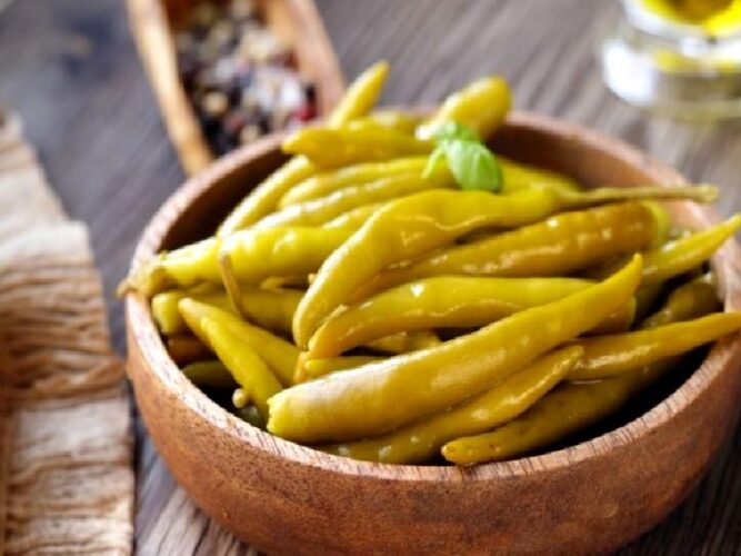 10 Dakikada Yağlı Biber Turşusu Nasıl Yapılır?